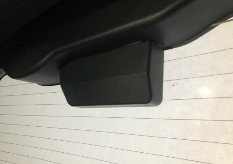 リアカメラカバー装着イメージ。画像はトヨタ・ヴォクシー（80系）