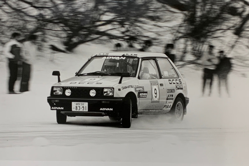 G11 シャレード、氷の上でスパイクが抜けて苦戦