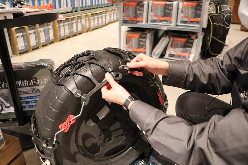 チェーンを締めあげるロック機構が2か所の製品だと、2か所目は大きな力が必要となり女性には厳しい作業になるという