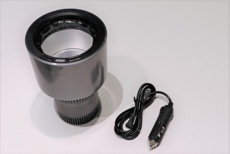 電源はシガーソケットから取るタイプで参考価格は5000円