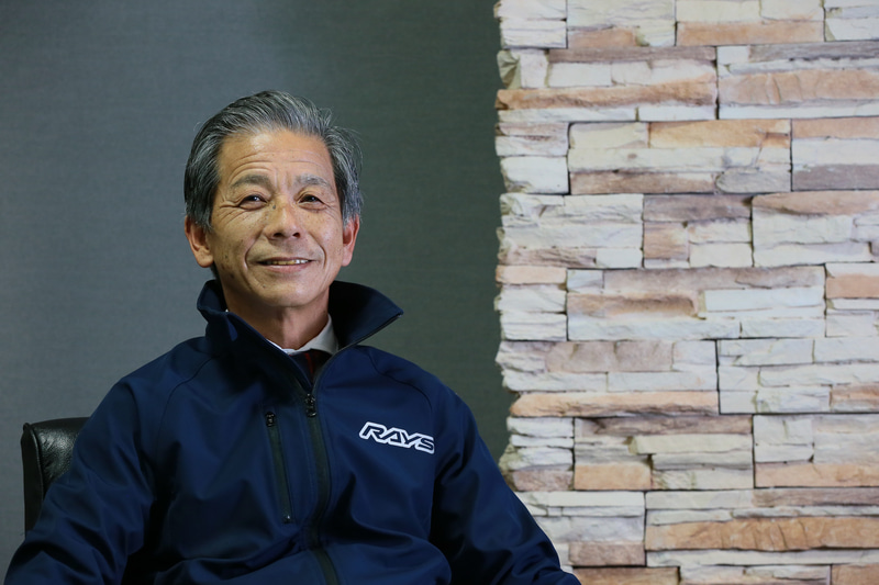 話を聞いたのは株式会社レイズ VOLK RACING企画開発部長の山口浩司氏