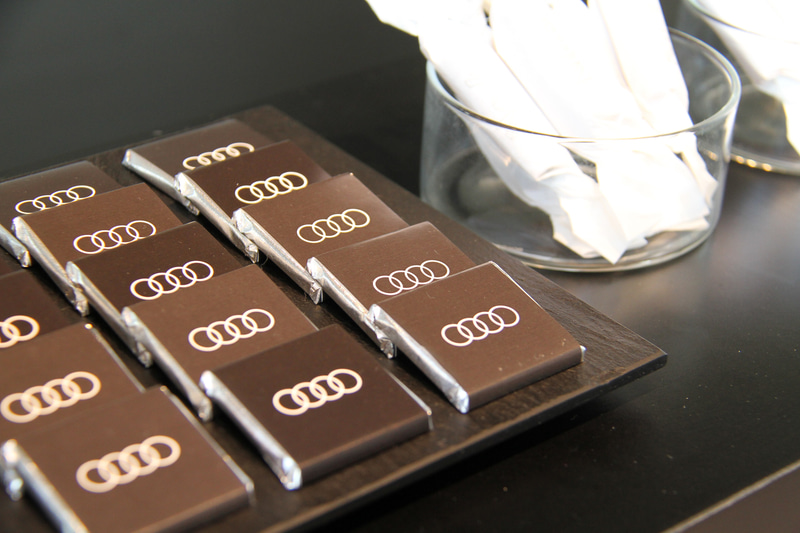 2階にはくつろげるスペースが用意され、サステイナブル素材に留意したドリンクなどの提供も行なわれる