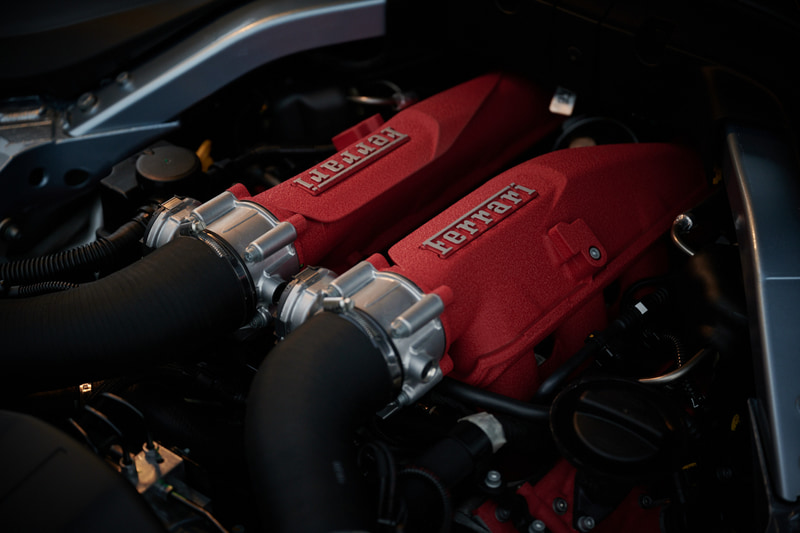 V型8気筒 3.9リッターターボエンジン