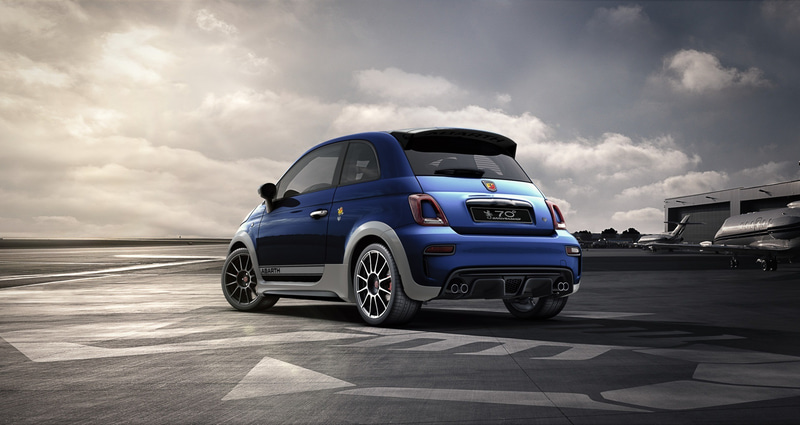 搭載する直列4気筒1.4リッターエンジンは、最高出力132kW（180PS）/ 5500rpm、最大トルク230Nm/ 2000rpm（SPORTスイッチ使用時250Nm/ 3000rpm）。消費燃費率14.2km/L（WLTCモード）