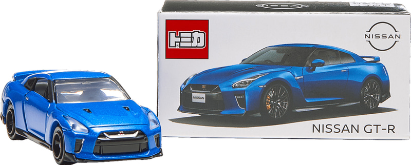 【NISSAN/NISMO collection】厳選された素材を、卓越したデザインで仕上げたNISSAN/NISMO Collectionも販売。それぞれのフィールドが持つ世界観を凝縮し、オーナーマインドを満たすコレクションになっている