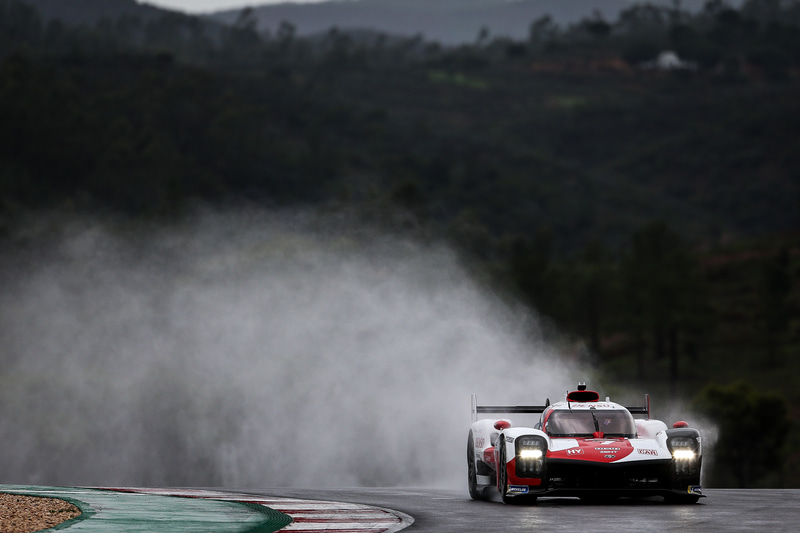 GR010 HYBRID走行写真