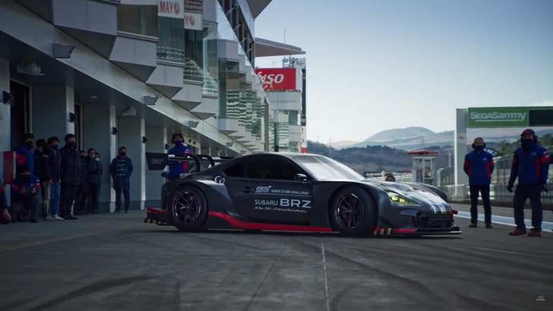 サーキットを走るSUBARU BRZ GT300 2021プロトタイプ