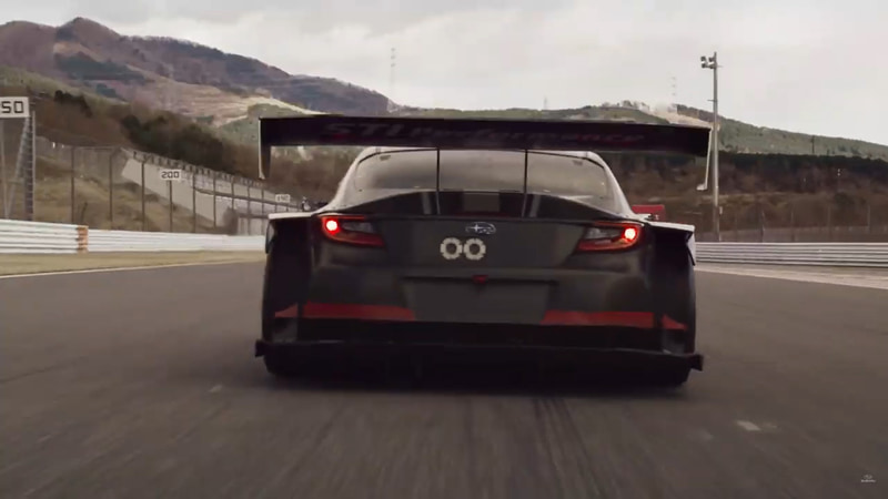 サーキットを走るSUBARU BRZ GT300 2021プロトタイプ