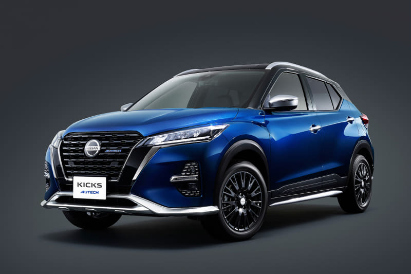 外観ではメタル調フィニッシュの専用パーツや専用のブルーに輝くシグネチャーLEDなどを採用