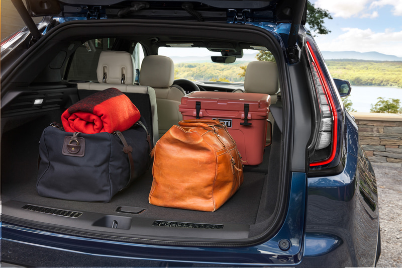 ラゲッジスペースは637L（最大1385L）の荷室容量を誇る