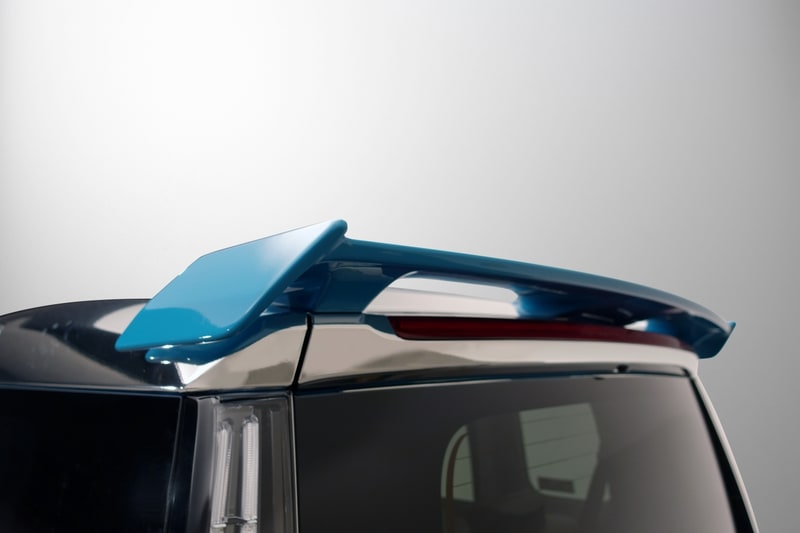 「トール カスタム」などに対応する「リアスポイラー」が登場（画像は東京オートサロン2021 ダイハツブース出展車両）