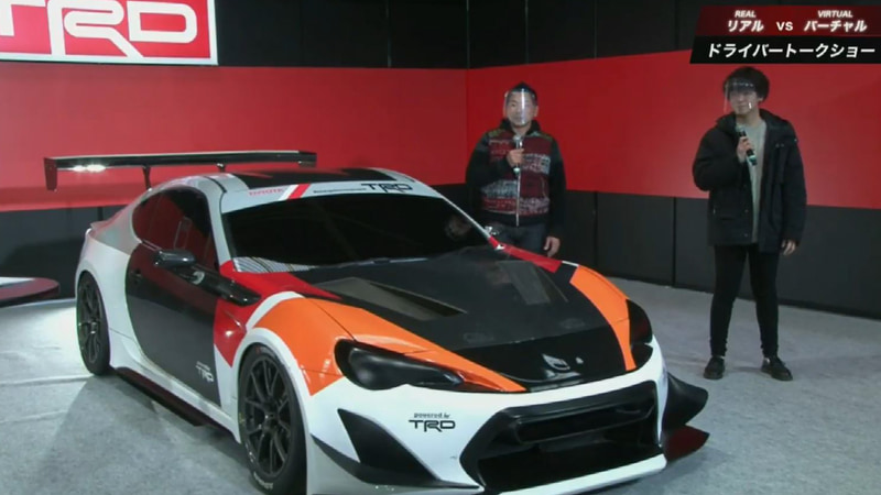 片岡龍也選手（左）と冨林勇佑氏（右）が出演する「Real vs Virtual ドライバー トークショー」