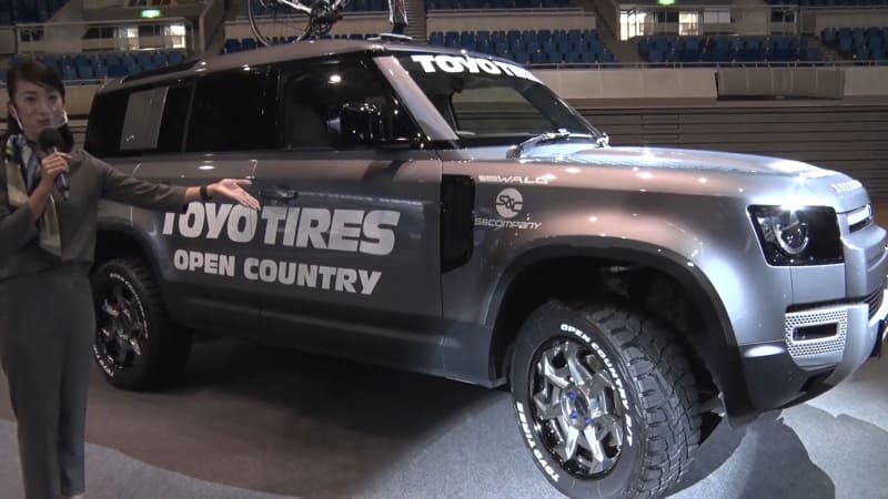 エアサスペンションを装着し、車高を瞬時に上下できるディフェンダー