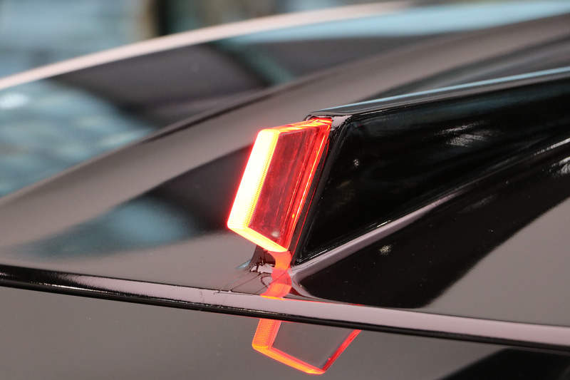 ルーフにはハイマウントストップランプ