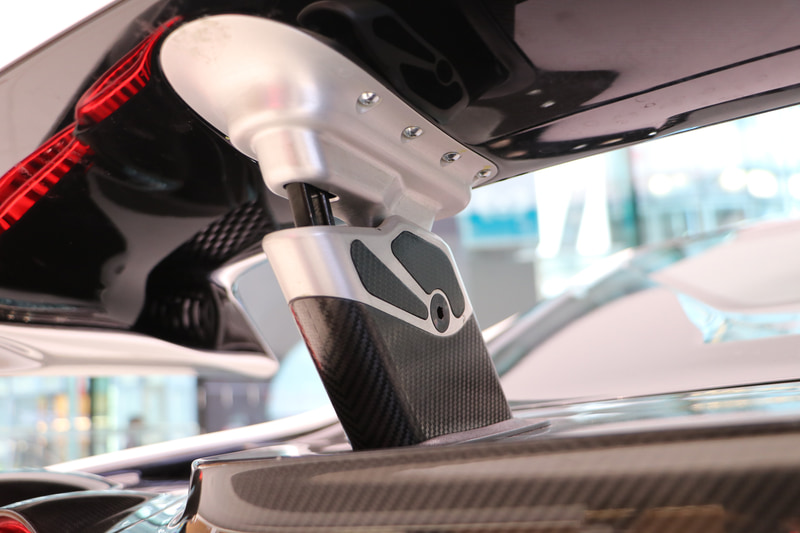 可変式リアウイングステー