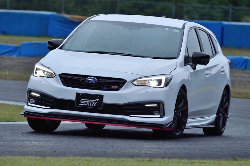 STIが量産車の開発に加わり100分の1秒単位でハンドリングの精度を研ぎ澄まし、走りの質感を磨き上げたことで、クルマが手足のように思い通りに動く