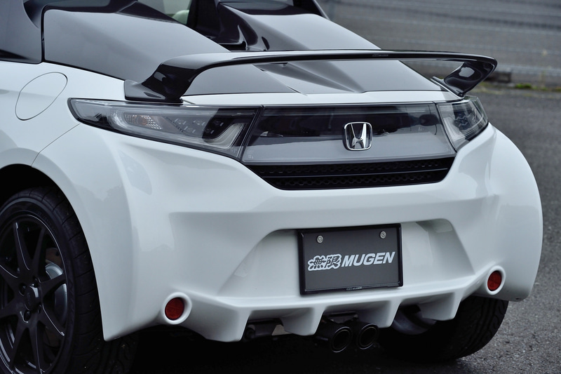 リアエアロバンパーの価格は12万1000円（塗装品）