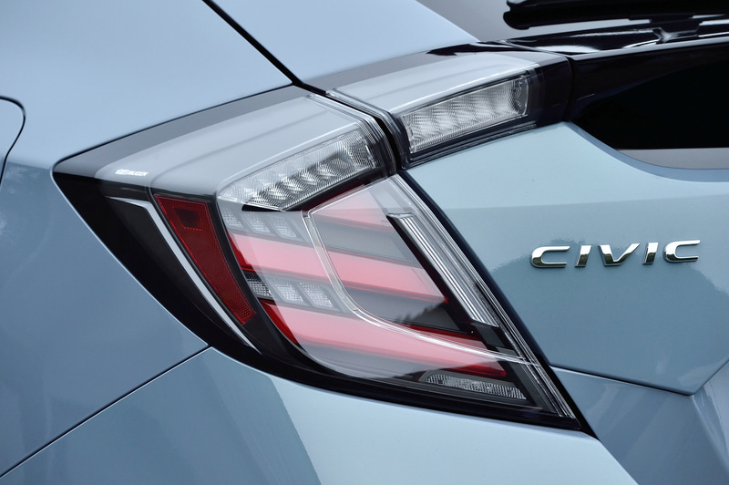 無限オリジナルデザインのLEDテールランプの価格は8万8000円