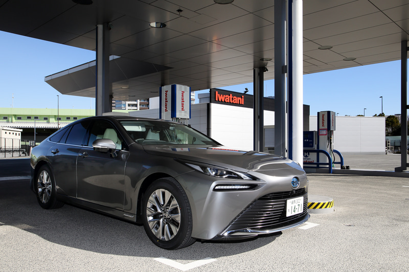 イワタニ水素ステーション有明で新型ミライに水素を充填する。単価は水素1kgあたり1100円（税別）だった