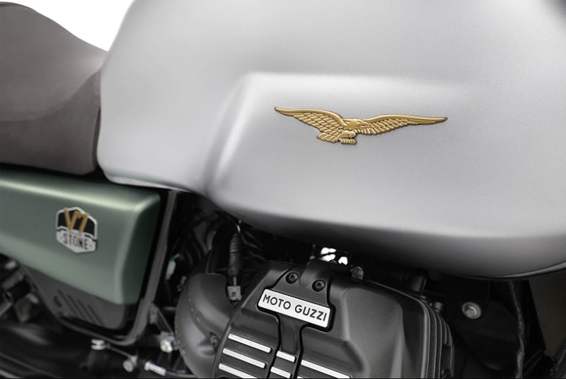 ゴールド仕上げのイーグル