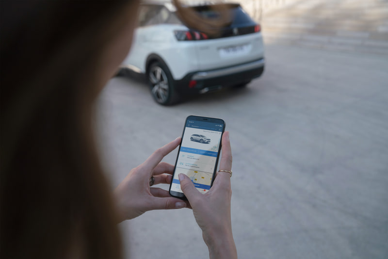 スマートフォンのアプリを利用した「eリモートコントロール」というPHEVならではの機能を実装