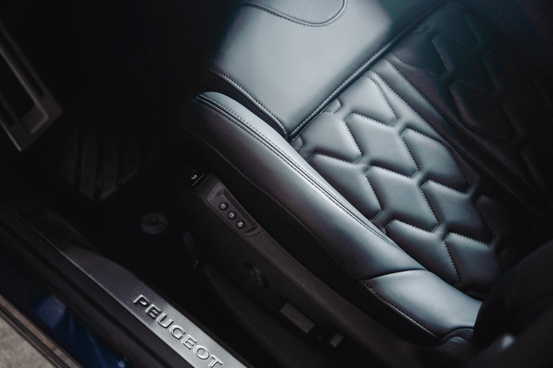 3008 GT HYBRID4およびGTにオプションのレザーパッケージ