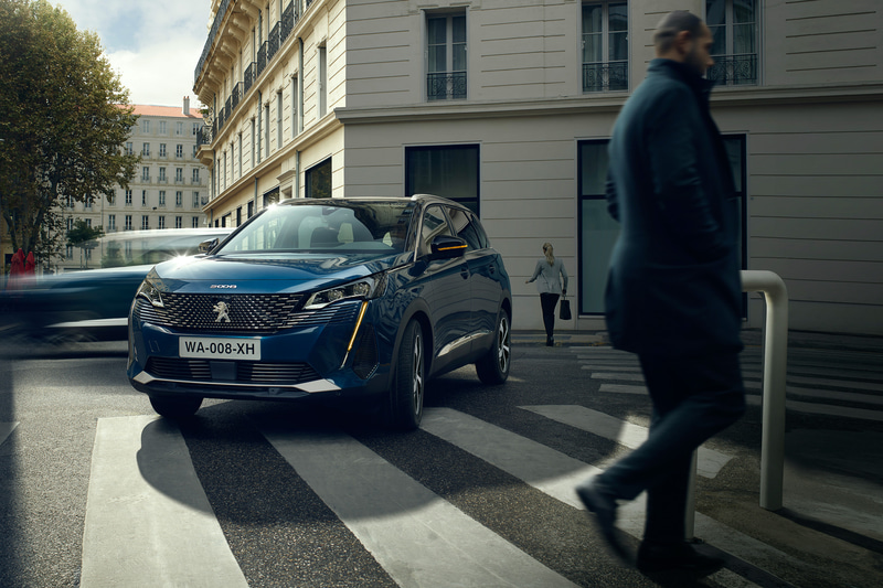 プジョー「5008」