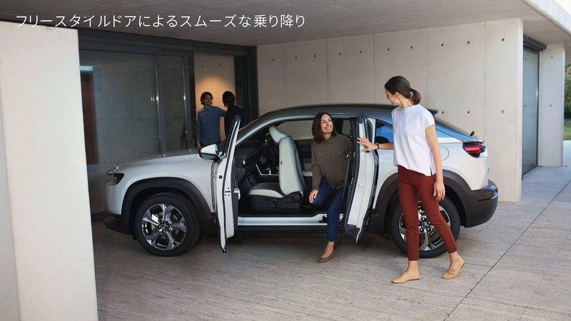 フリースタイルドアは単に乗り降りがしやすくなるだけでなく、車いすの乗せ降ろしなども楽になるという