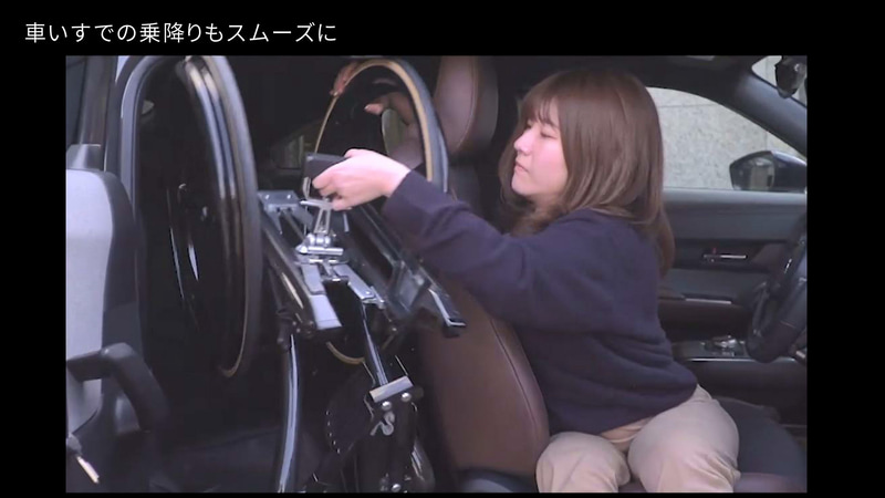 フリースタイルドアは単に乗り降りがしやすくなるだけでなく、車いすの乗せ降ろしなども楽になるという
