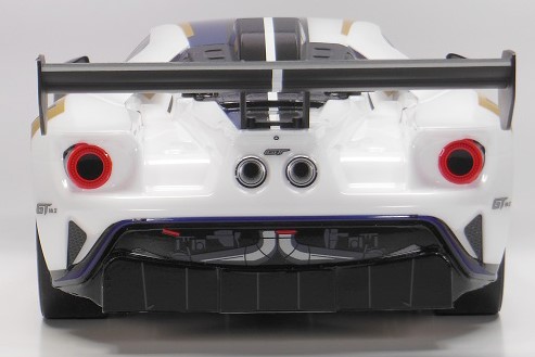 安全基準やレースレギュレーションに縛られることなく、空力を徹底的に追求して生まれたダイナミックなフォルムを再現