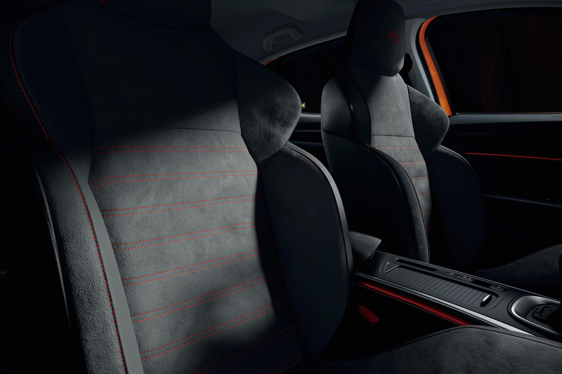 メガーヌ R.S.用のスポーツシート