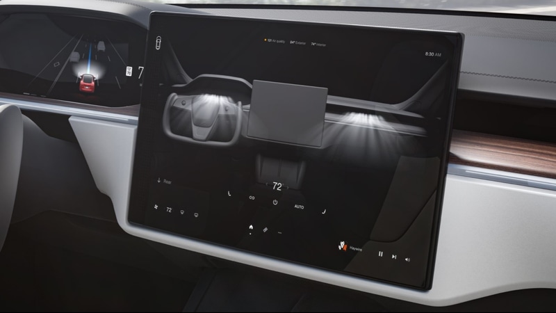 ゾーン温度制御、ベンチレーテッドフロントシート、HEPAフィルターを標準装備し、ディスプレイで操作可能