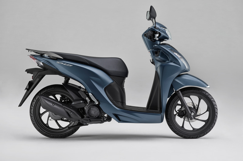 ボディサイズ1870×685×1100mm（全長×全幅×全高）、軸距1255mm、最低地上高150mm、シート高760mm、車両重量96kg、乗車定員2人、最小回転半径1.8m、燃料消費率54.9km/L（1名乗車時・WMTCモード値）