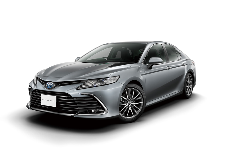 一部改良を行なった「カムリ」（G“レザーパッケージ”）。ボディカラーは新色のプレシャスメタル