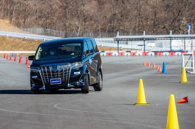 頼りがいのあるコーナリングをみせるEfficient Grip RVF02。それでいて乗り心地はマイルドで、静粛性もなかなかの仕上がりと、トータルバランスのよさが光る