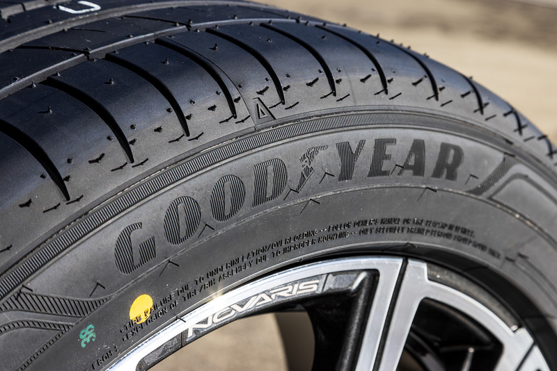 EfficientGrip RVF02のサイド部。製品名を小さくレイアウトする代わりに、GOODYEARのロゴを大きくレイアウトするのがデザイン面での特徴の1つ