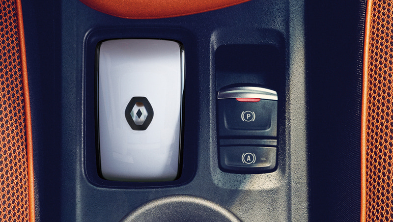 電動タイプのパーキングブレーキを装備