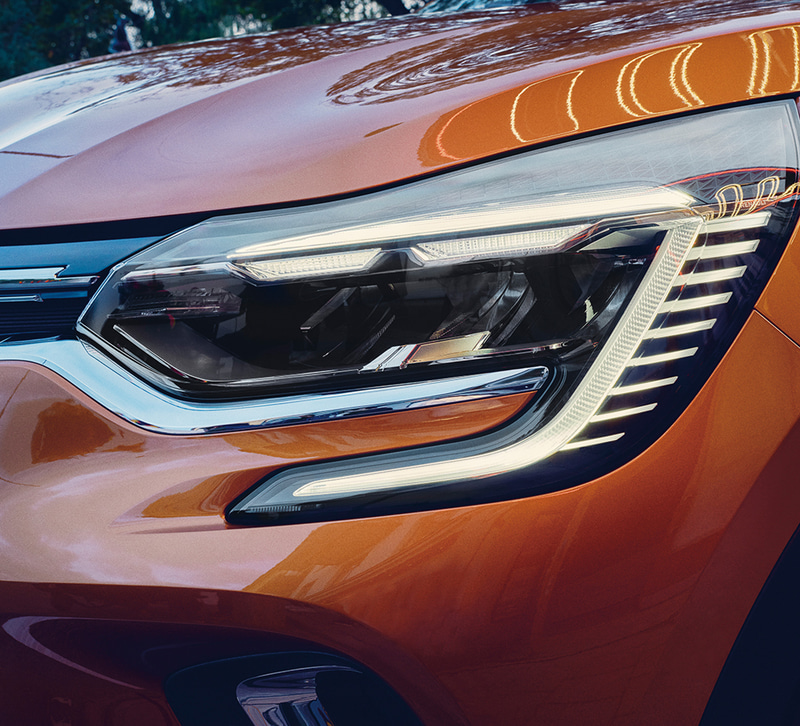 フロントのCシェイプ デイタイムランプ