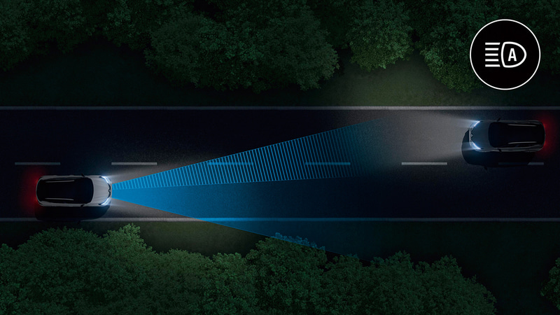 オートハイ/ロービーム：約40km/h以上でハイビームで走行中に、フロントガラス中央上部のカメラが対向車のヘッドライトを感知したり、先行車に近づくと自動的にロービームに切り替わる