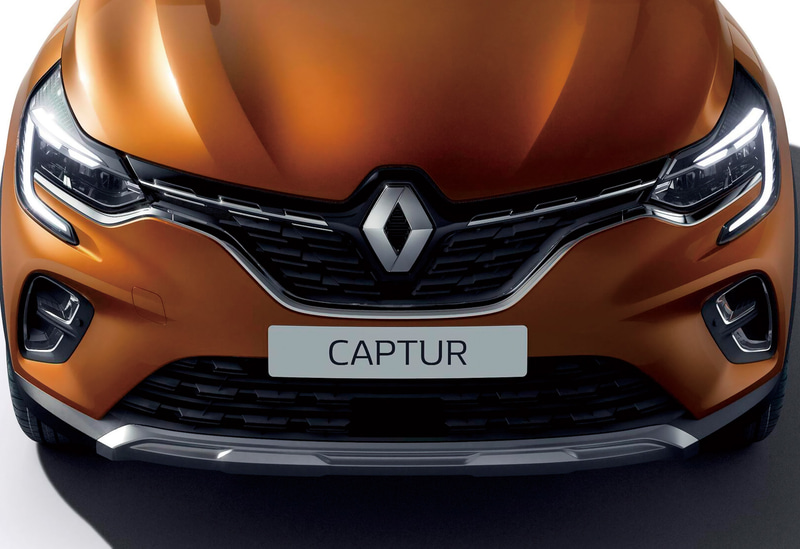 フロントバンパー両端にはフロントホイールハウスに繋がるエアディフレクターを装備し、フロントホイールから発生する空気の乱れを抑え、燃費を向上させる効果を持つ