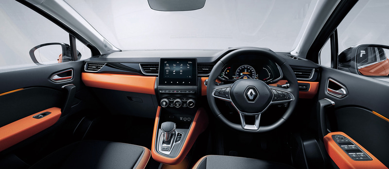 インテンスは、ボディカラーに応じてブラックとオレンジのインテリアカラーが設定される