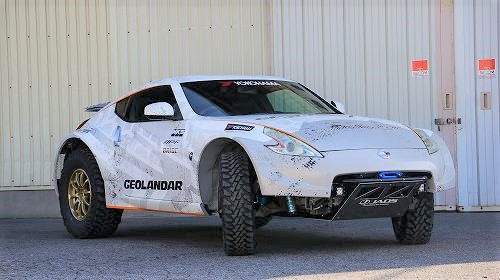スポーツカーをベースに本格的なオフロードカスタムを施したスペシャルカー「FAIRLADY Z ADVENTURE」