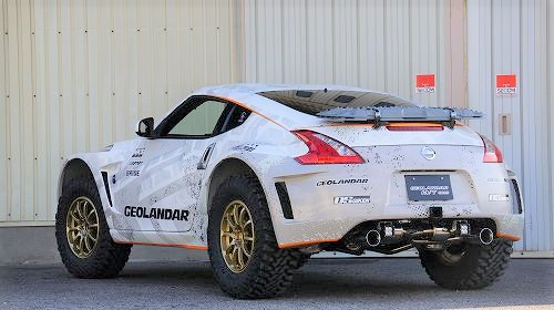 スポーツカーをベースに本格的なオフロードカスタムを施したスペシャルカー「FAIRLADY Z ADVENTURE」