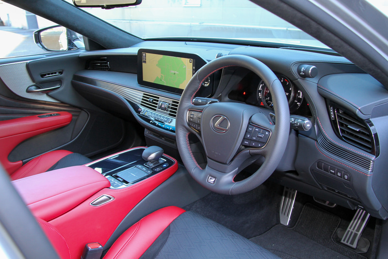 インテリアカラーはフレアレッド