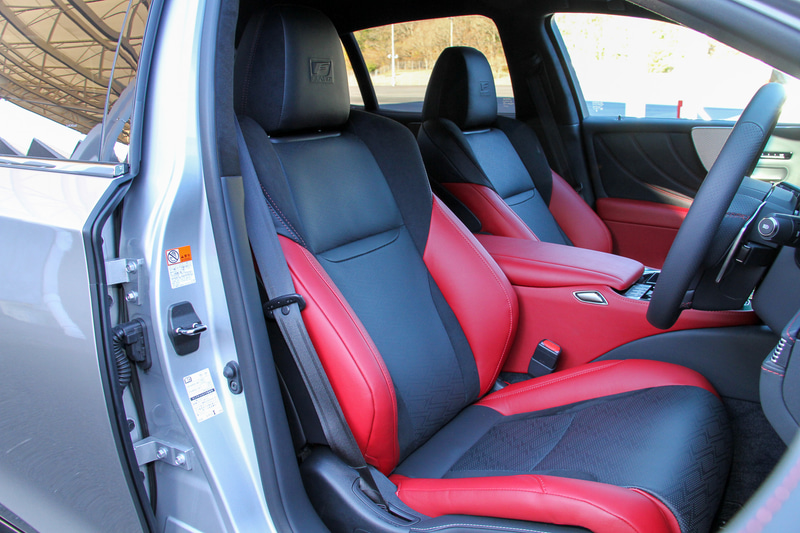 インテリアカラーはフレアレッド