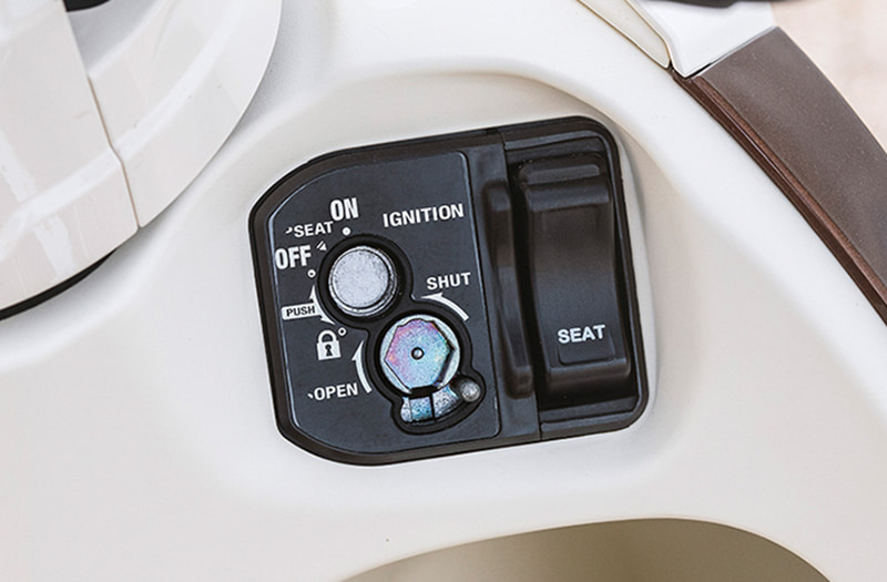 いたずらや盗難を抑制するシャッター付きキーシリンダーを搭載