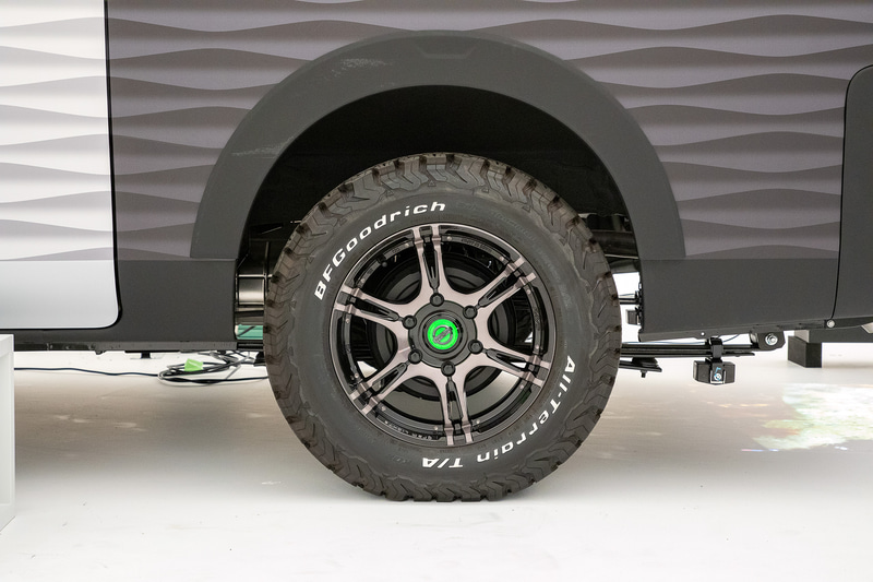 前後ともオーバーフェンダーを装着