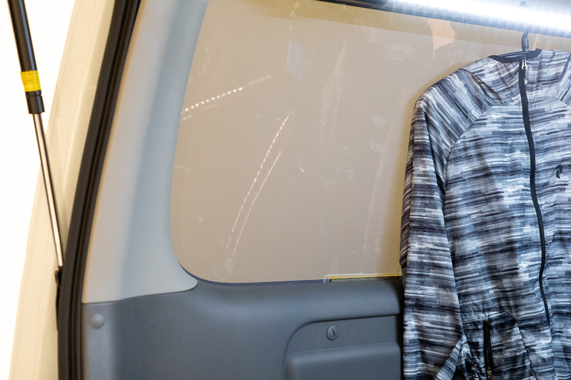 こちらが遮光モード。同じ位置に人がいるがまったく見えなくなった