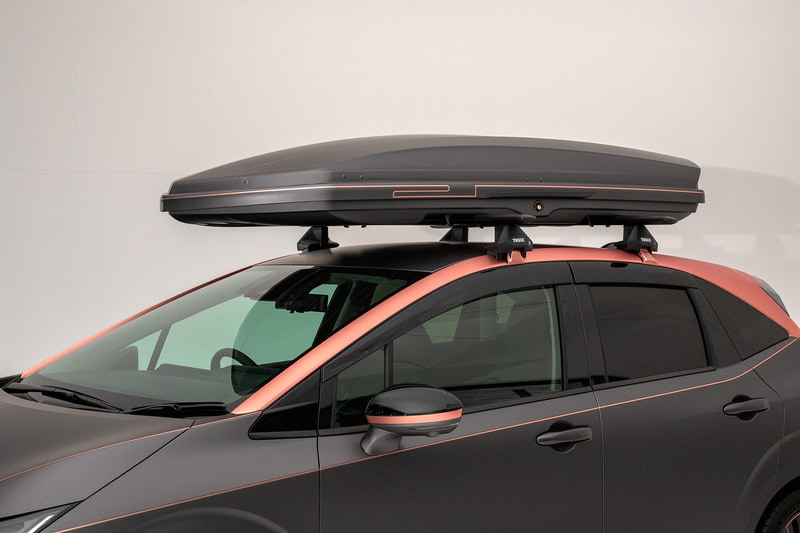 新型ノートの純正オプションとして用意されるサイドバイザーは、ウィンドウまわりのゴム枠を隠すという目的で装着したとのこと