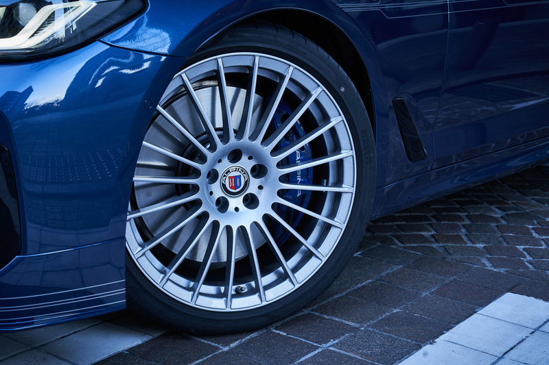 エクステリアデザインのベース仕様には5シリーズベースとして初めてとなるM Sportを選択